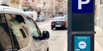 Amposta ja paga la zona blava amb el mòbil