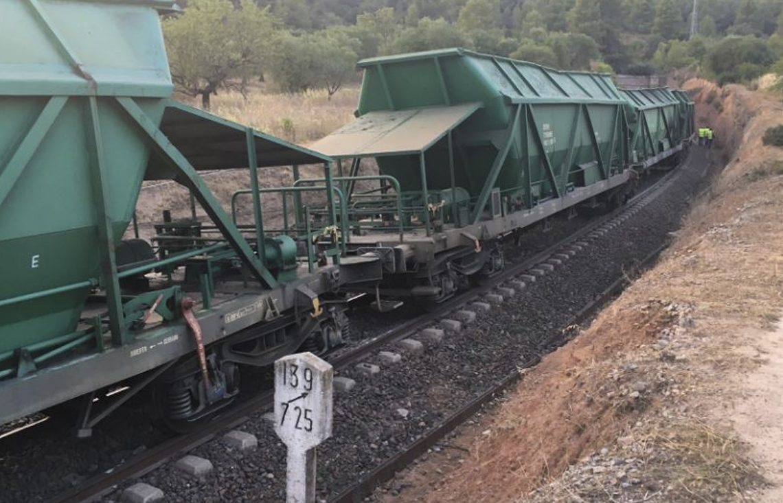 Interrompuda la circulació entre Marçà i Móra la Nova pel descarrilament d’un tren