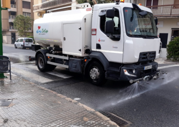 Tortosa intensifica la neteja viària per frenar la propagació del coronavirus