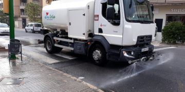 Tortosa intensifica la neteja viària per frenar la propagació del coronavirus