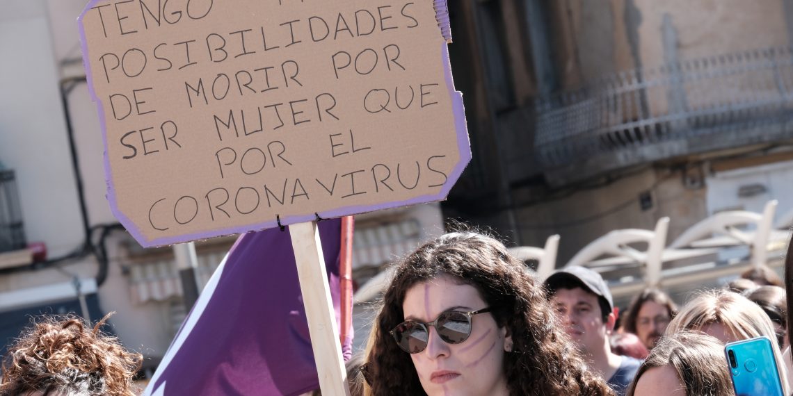 [#Fotogaleria] ‘Dones amunt’: les millors imatges de la manifestació del 8-M a Tortosa