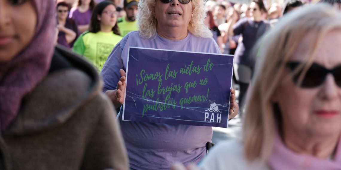 [#Fotogaleria] ‘Dones amunt’: les millors imatges de la manifestació del 8-M a Tortosa