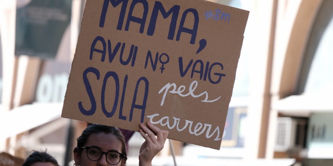 [#Fotogaleria] ‘Dones amunt’: les millors imatges de la manifestació del 8-M a Tortosa