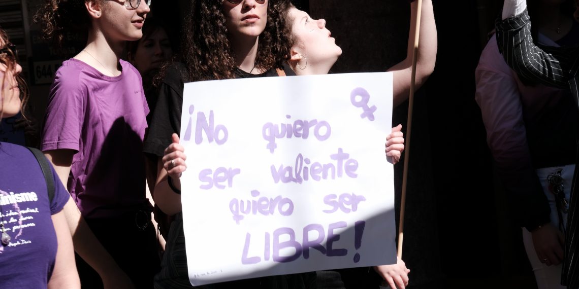 [#Fotogaleria] ‘Dones amunt’: les millors imatges de la manifestació del 8-M a Tortosa