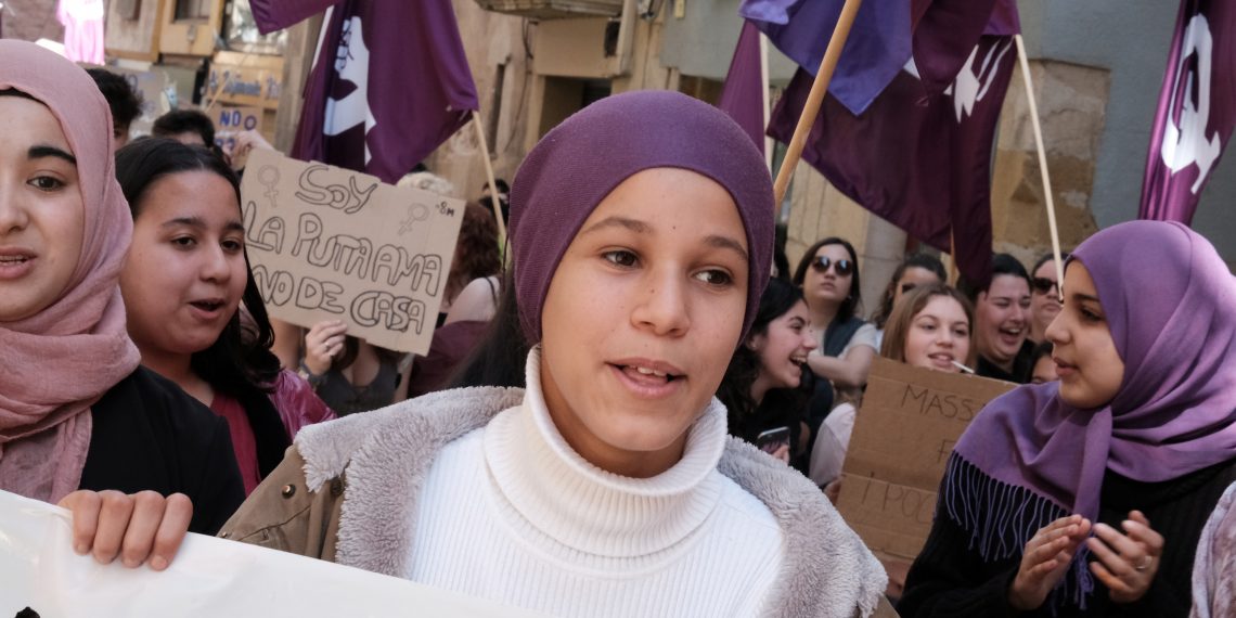 [#Fotogaleria] ‘Dones amunt’: les millors imatges de la manifestació del 8-M a Tortosa