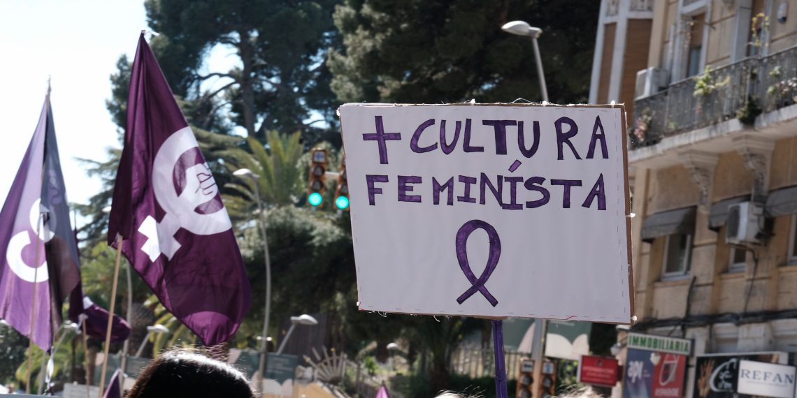 [#Fotogaleria] ‘Dones amunt’: les millors imatges de la manifestació del 8-M a Tortosa