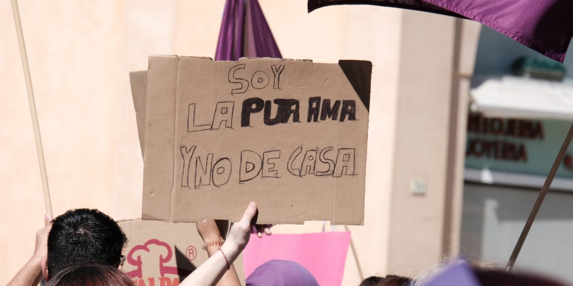 [#Fotogaleria] ‘Dones amunt’: les millors imatges de la manifestació del 8-M a Tortosa