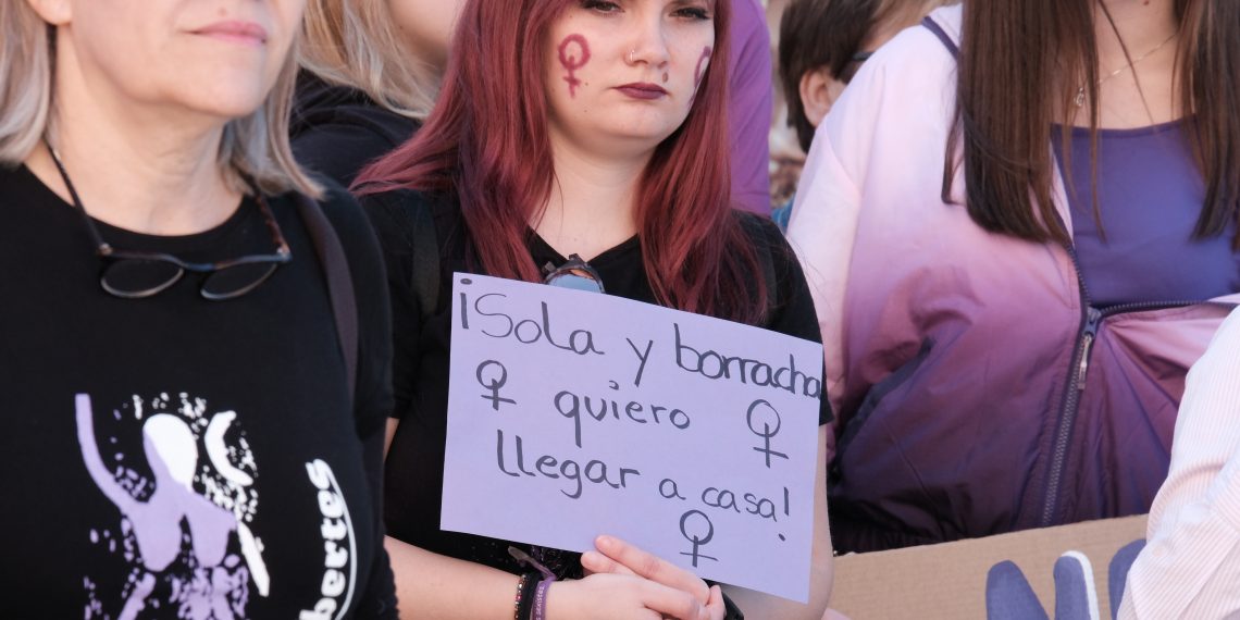[#Fotogaleria] ‘Dones amunt’: les millors imatges de la manifestació del 8-M a Tortosa