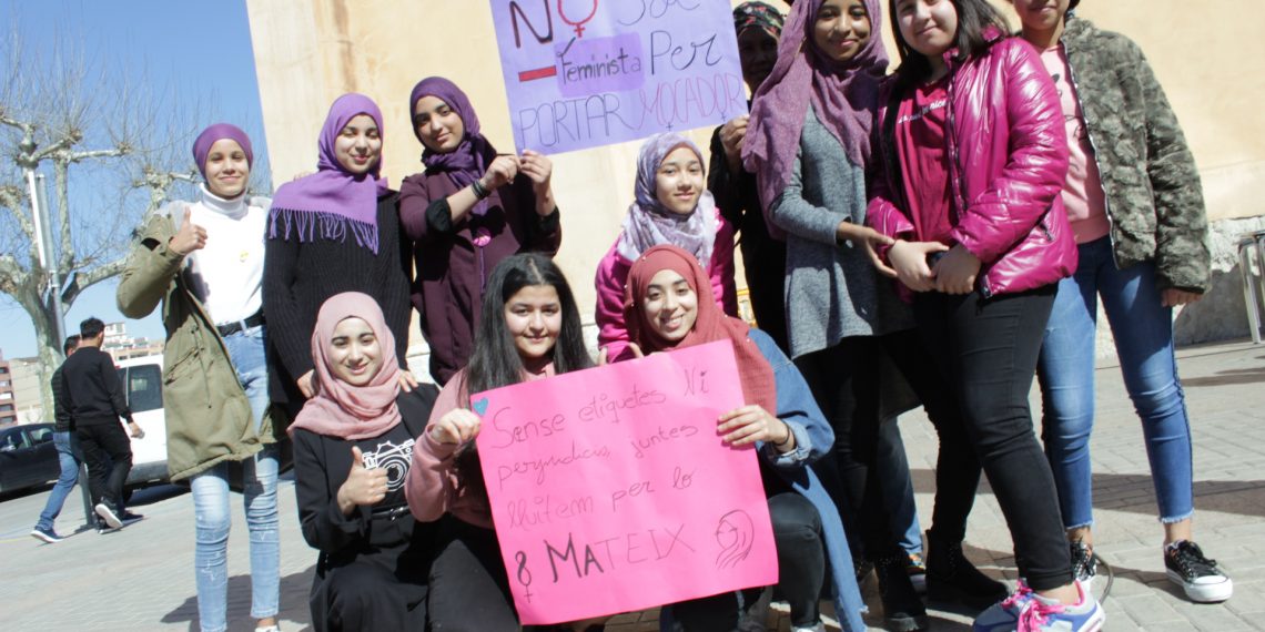 [#Fotogaleria] ‘Dones amunt’: les millors imatges de la manifestació del 8-M a Tortosa