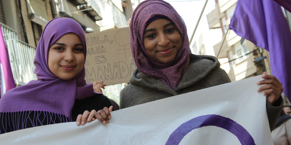 [#Fotogaleria] ‘Dones amunt’: les millors imatges de la manifestació del 8-M a Tortosa