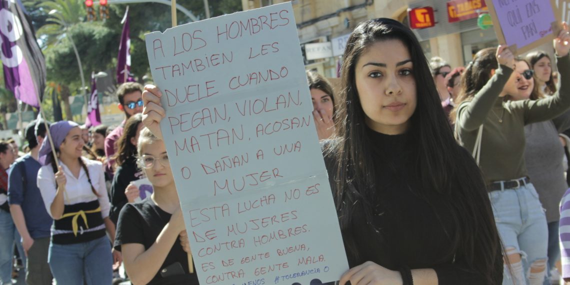 [#Fotogaleria] ‘Dones amunt’: les millors imatges de la manifestació del 8-M a Tortosa