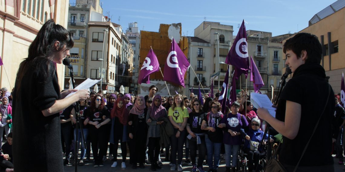 [#Fotogaleria] ‘Dones amunt’: les millors imatges de la manifestació del 8-M a Tortosa