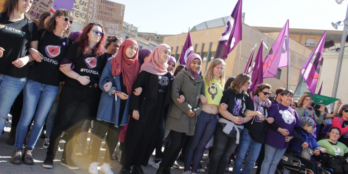 [#Fotogaleria] ‘Dones amunt’: les millors imatges de la manifestació del 8-M a Tortosa
