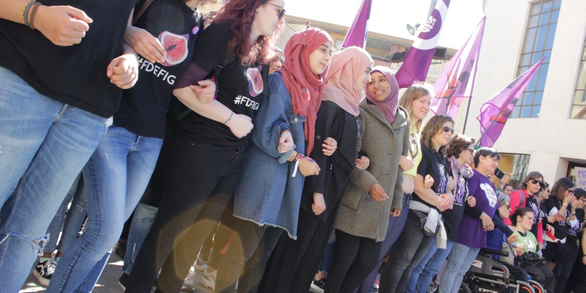 [#Fotogaleria] ‘Dones amunt’: les millors imatges de la manifestació del 8-M a Tortosa
