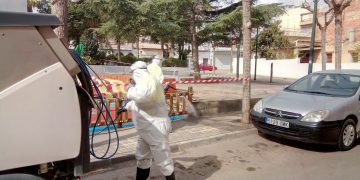 Alcanar inicia els tractaments contra el Covid-19 a la via pública