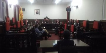 L’oposició planta l’alcaldessa de Tortosa al ple extraordinari en què volia reprovar-la