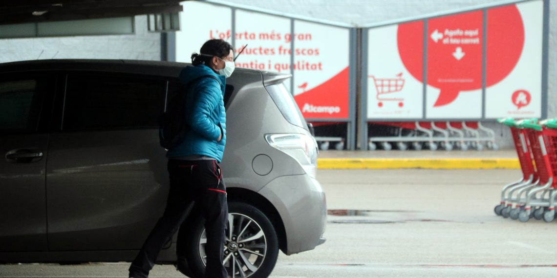 [#Fotogaleria] L’Ebre compleix el confinament amb gent al carrer només per comprar