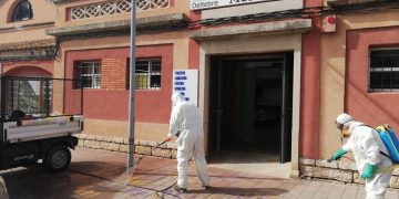 Deltebre activa una xarxa de comerços per repartir aliments i medicaments a domicili