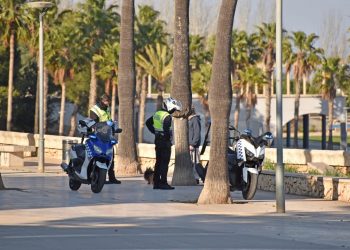 La policia local de la Ràpita sanciona 28 persones per incomplir el confinament durant la Setmana Santa