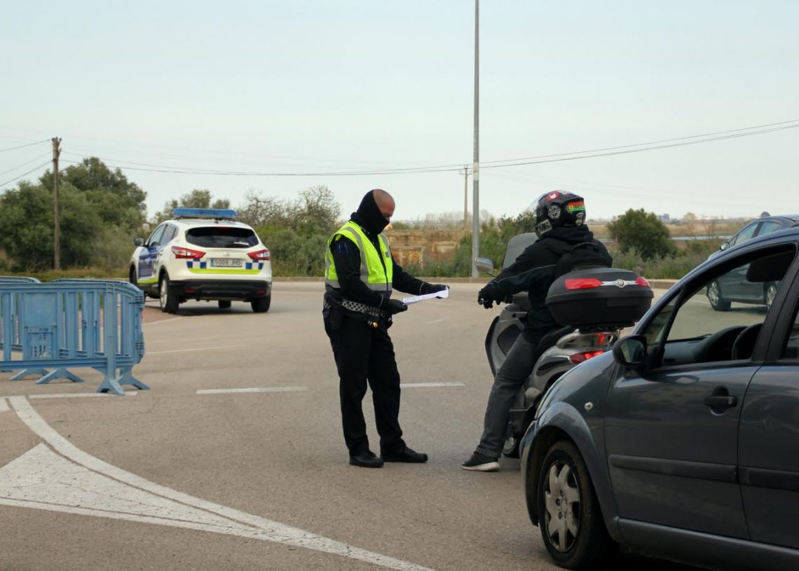 40 denúncies en prop de 5.000 controls policials a la Ràpita el primer cap de setmana de Pasqua