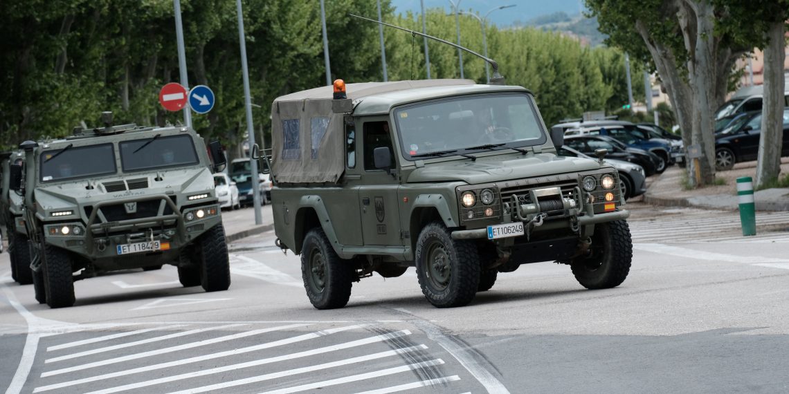 [#Fotogaleria] L’exèrcit espanyol desinfecta la comissaria de la Policía Nacional a Tortosa