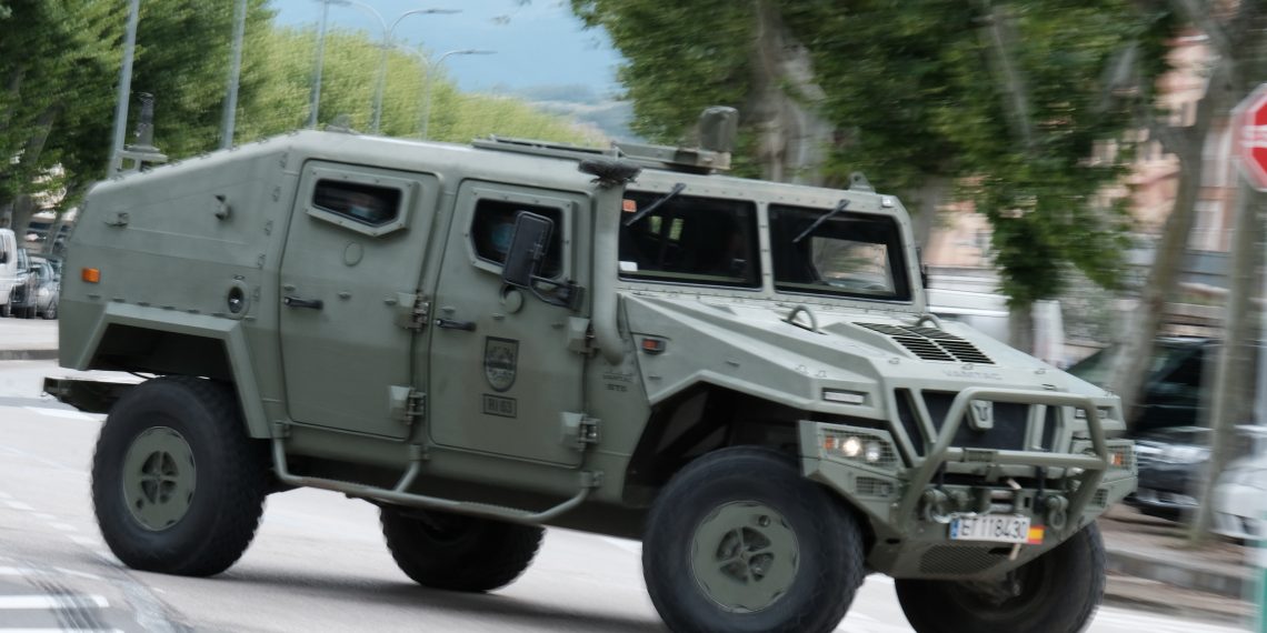 [#Fotogaleria] L’exèrcit espanyol desinfecta la comissaria de la Policía Nacional a Tortosa