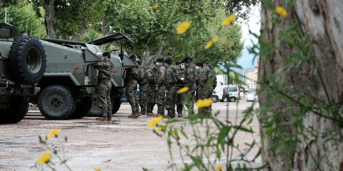 [#Fotogaleria] L’exèrcit espanyol desinfecta la comissaria de la Policía Nacional a Tortosa