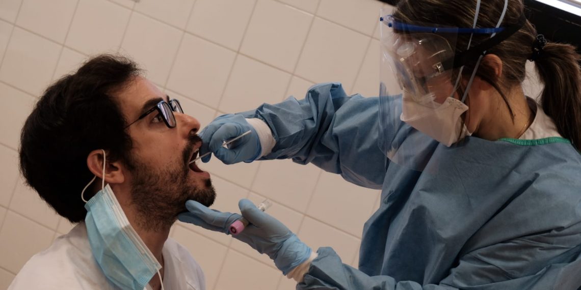 [#Fotogaleria] Així es fan les proves PCR als CAP de les Terres de l’Ebre