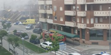 Un xiquet de quatre anys alerta la seua mare de l’incendi en un pis d’Amposta, sense ferits però amb dos famílies desallotjades