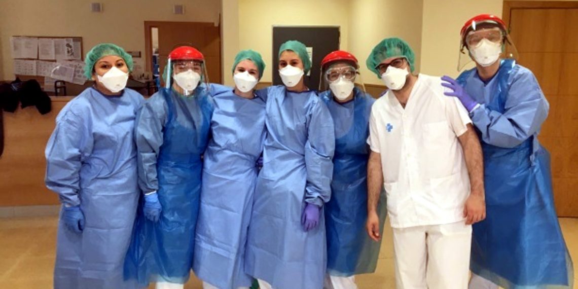 Salut amplia els equips d’infermeres que prenen mostres per fer proves PCR a l’Ebre