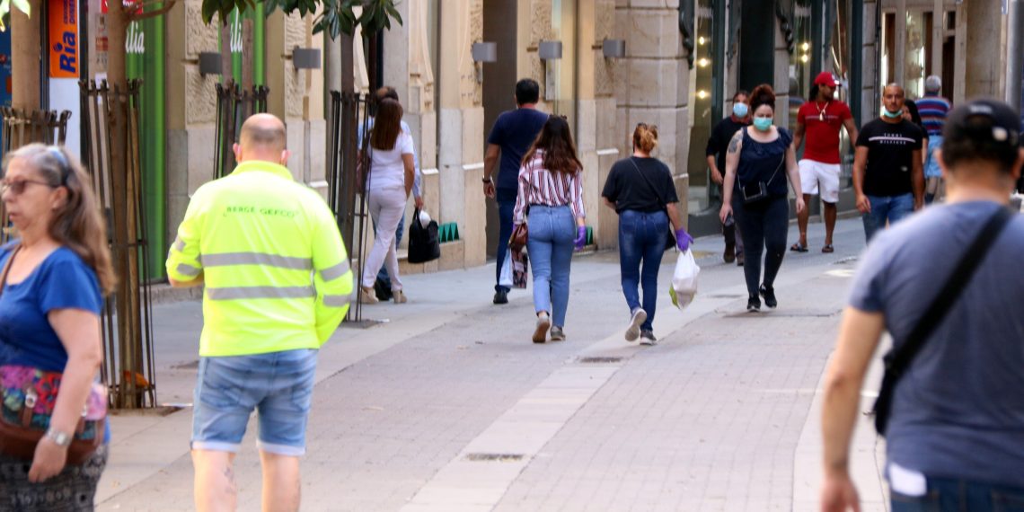 [#Fotogaleria] El centre comercial de Tortosa reviu amb la reobertura de bars i botigues