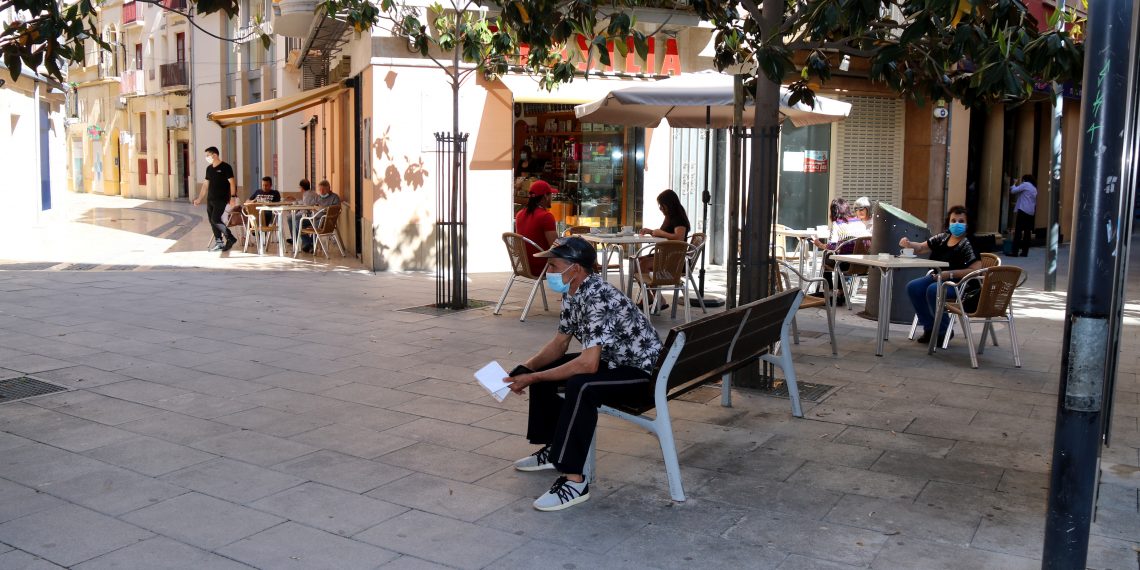 [#Fotogaleria] El centre comercial de Tortosa reviu amb la reobertura de bars i botigues