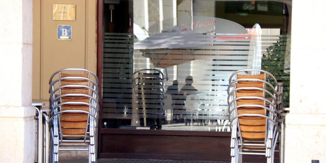 [#Fotogaleria] El centre comercial de Tortosa reviu amb la reobertura de bars i botigues