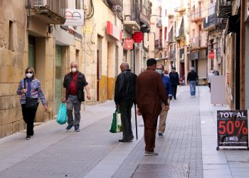 [#Fotogaleria] El centre comercial de Tortosa reviu amb la reobertura de bars i botigues