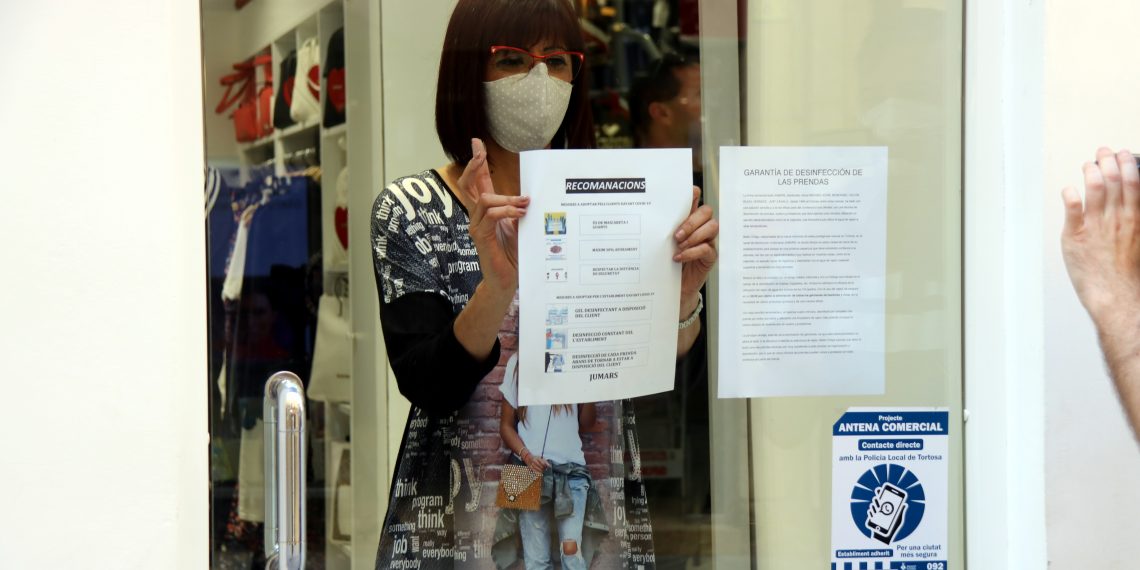 [#Fotogaleria] El centre comercial de Tortosa reviu amb la reobertura de bars i botigues