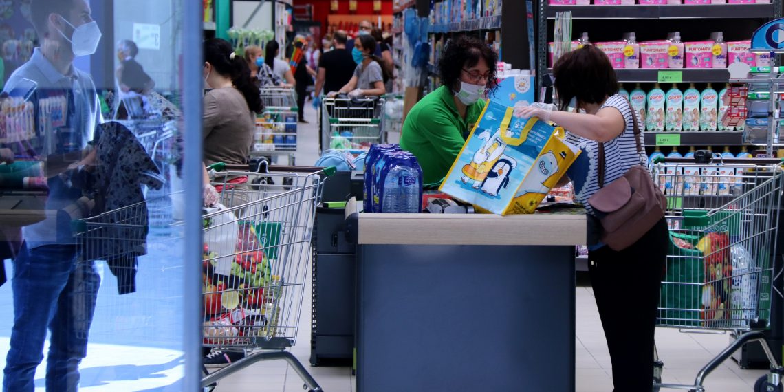 [#Fotogaleria] Family Cash obre a Amposta el seu primer hipermercat a Catalunya, tot i el coronavirus