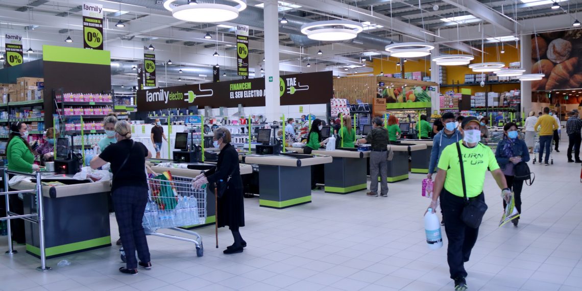 [#Fotogaleria] Family Cash obre a Amposta el seu primer hipermercat a Catalunya, tot i el coronavirus