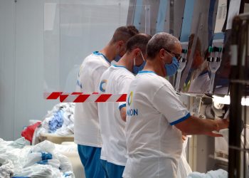 Una bugaderia industrial de Tortosa desinfecta més de 10.000 quilos diaris de roba hospitalària d’arreu del país