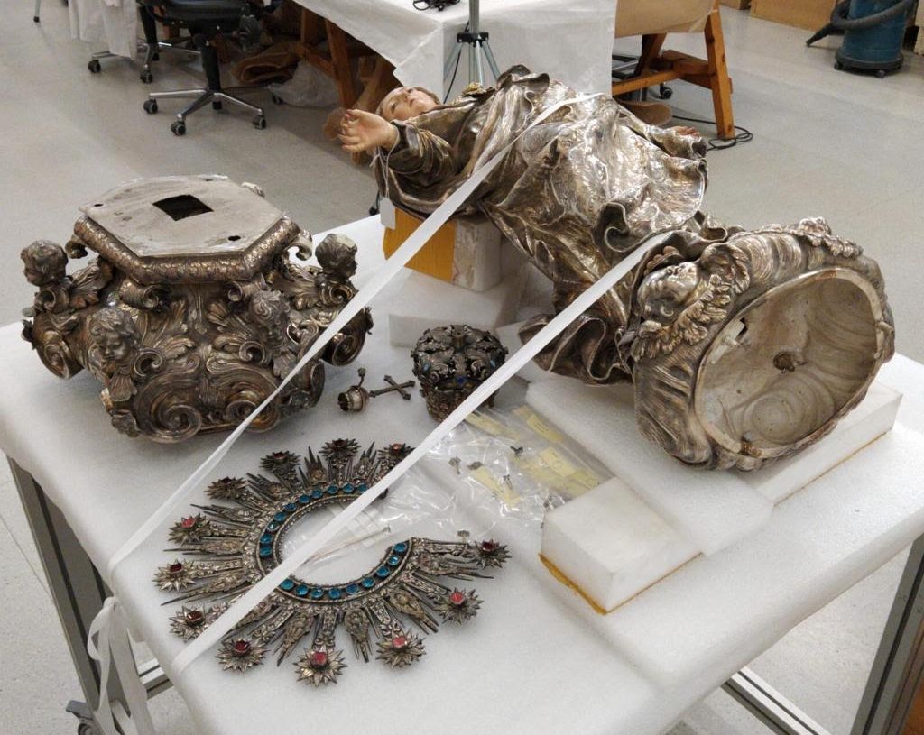 Reprenen la restauració de la imatge de la Mare de Déu de la Cinta, ja desmuntada