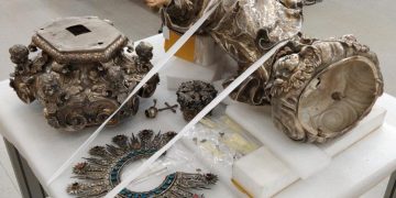 Reprenen la restauració de la imatge de la Mare de Déu de la Cinta, ja desmuntada