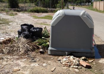 Roquetes fa una crida a no barrejar residus ni deixar voluminosos fora dels contenidors