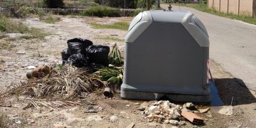 Roquetes fa una crida a no barrejar residus ni deixar voluminosos fora dels contenidors