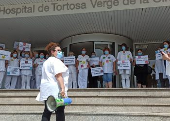 [#VÍDEO] Així va ser la nova protesta de bates blanques a l’hospital de Tortosa