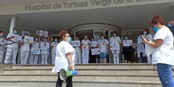 [#VÍDEO] Així va ser la nova protesta de bates blanques a l’hospital de Tortosa