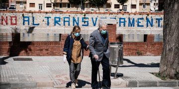 ‘La tragèdia de la COVID-19 i el desenllaç d’una generació: 12.358 petits homenatges i un agraïment infinit’, per Xabier Coluig