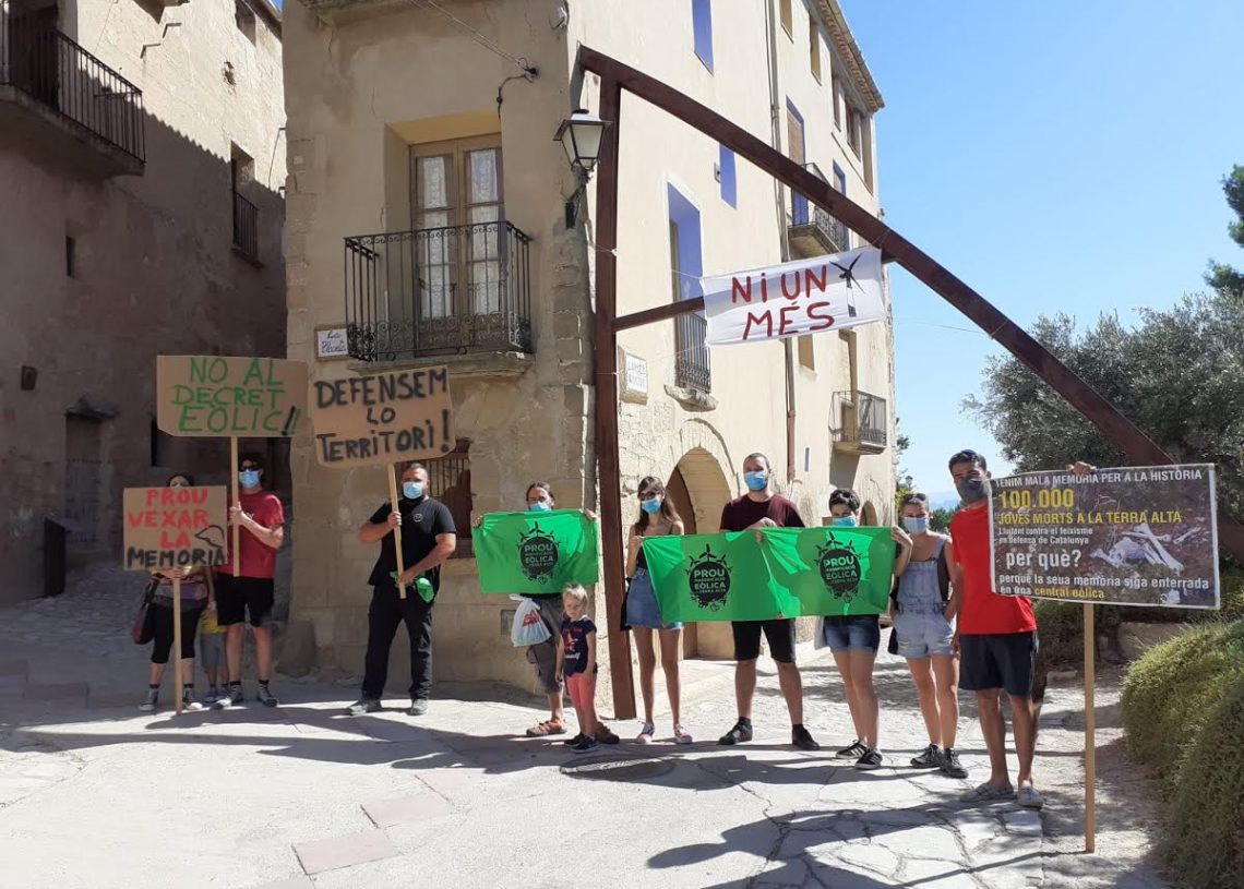 La ‘rebuda’ a la consellera de Justícia contra la massificació eòlica a la Terra Alta