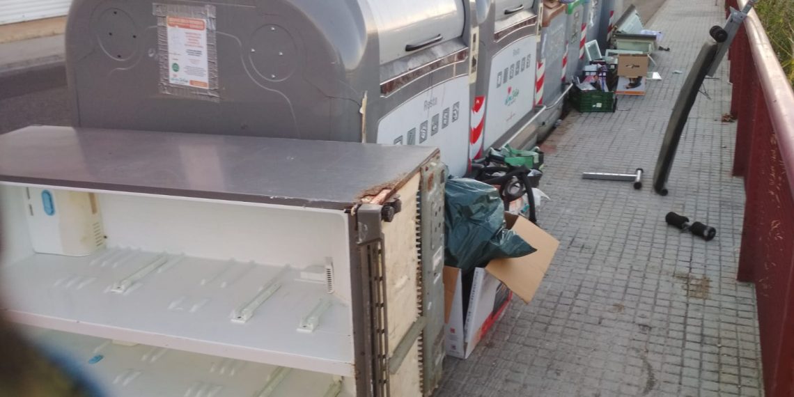 [#Fotogaleria] Tortosa sanciona més de 30 abocaments de deixalles fora de contenidors