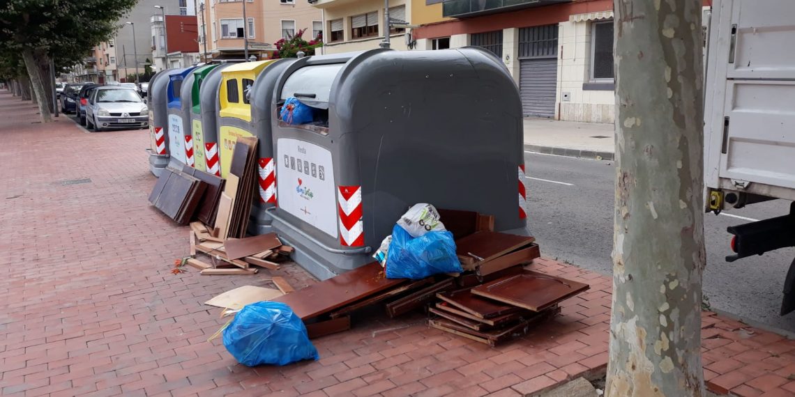 [#Fotogaleria] Tortosa sanciona més de 30 abocaments de deixalles fora de contenidors