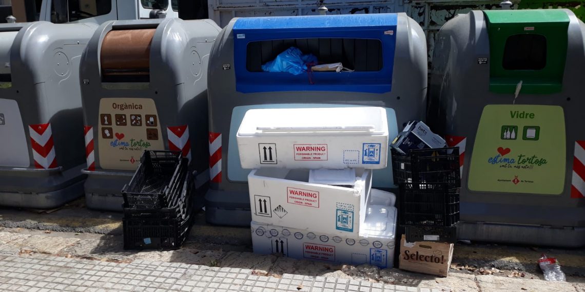 [#Fotogaleria] Tortosa sanciona més de 30 abocaments de deixalles fora de contenidors