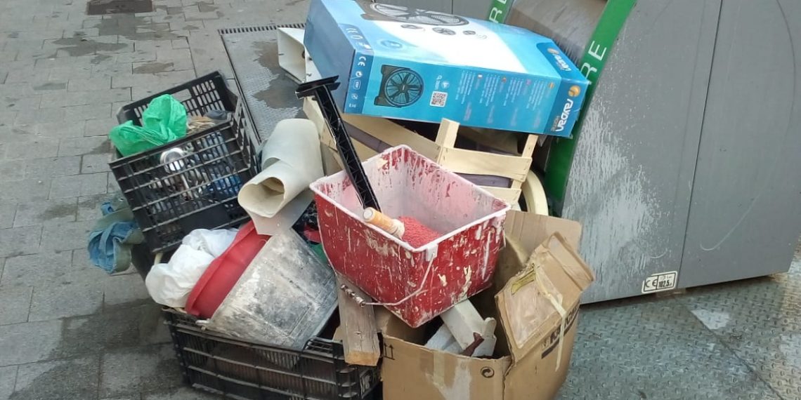 [#Fotogaleria] Tortosa sanciona més de 30 abocaments de deixalles fora de contenidors